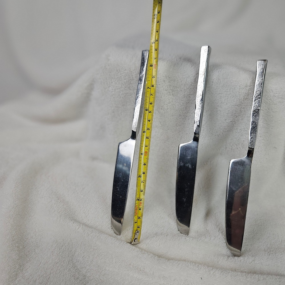 Vtg Brutalist Hammered Stainless Steel Dinner Knives -3 Modernist 8.5" - Picture 3 of 3